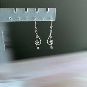 🎶 Treble Clef Dangle Earrings – Musical Charm for Everyday Wear 🎶
